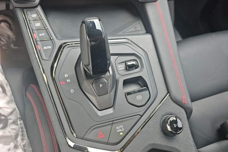 Used Lynk & Co 05 2020 2.0TD Four-Wheel Drive HypeHalo Gear Lever