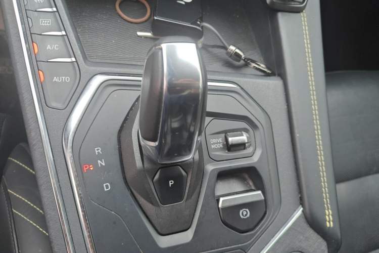 Used Lynk & Co 05 2020 2.0TD Two-Wheel Drive Shine Halo Gear Lever