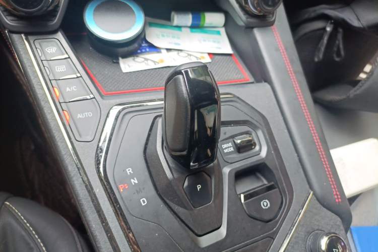 Used Lynk & Co 05 2020 2.0TD Four-Wheel Drive HypeHalo Gear Lever