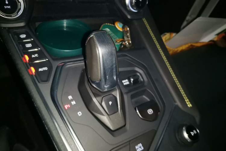 Used Lynk & Co 05 2020 2.0TD Two-Wheel Drive Shine Halo Gear Lever