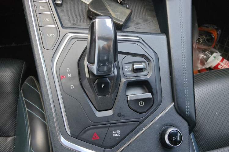 Used Lynk & Co 05 2020 2.0TD Two-Wheel Drive Shine Halo Gear Lever