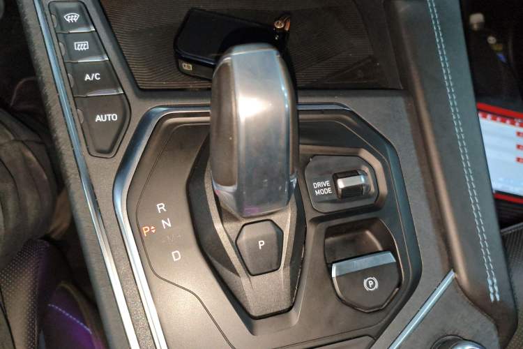 Used Lynk & Co 05 2020 2.0TD Two-Wheel Drive Shine Halo Gear Lever