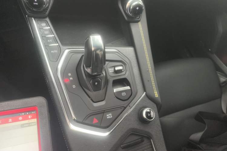 Used Lynk & Co 05 2020 2.0TD Two-Wheel Drive Shine Halo Gear Lever