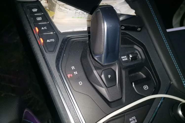 Used Lynk & Co 05 2020 2.0TD Two-Wheel Drive Shine Halo Gear Lever