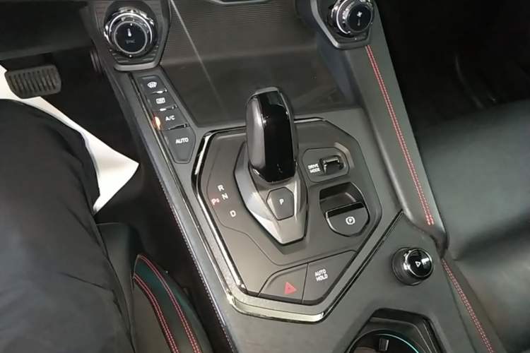 Used Lynk & Co 05 2020 2.0TD Four-Wheel Drive HypeHalo Gear Lever