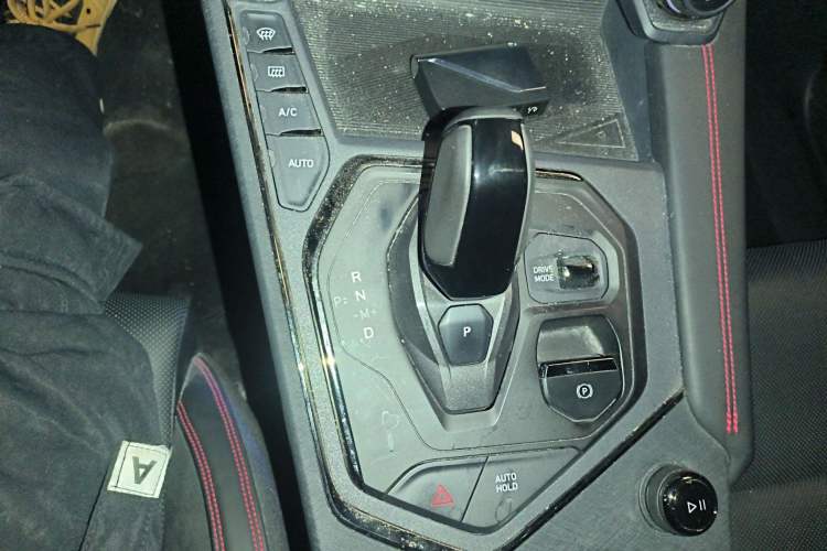 Used Lynk & Co 05 2020 2.0TD Four-Wheel Drive HypeHalo Gear Lever