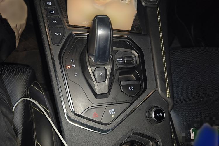 Used Lynk & Co 05 2020 2.0TD Two-Wheel Drive Shine Halo Gear Lever