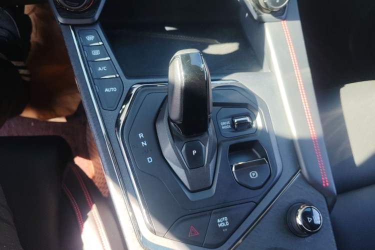 Used Lynk & Co 05 2020 2.0TD Four-Wheel Drive HypeHalo Gear Lever