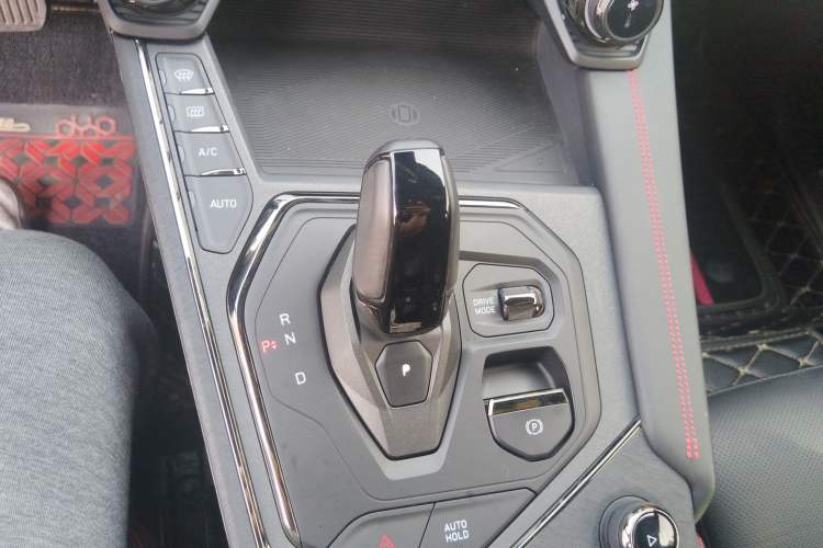 Used Lynk & Co 05 2020 2.0TD Four-Wheel Drive HypeHalo Gear Lever