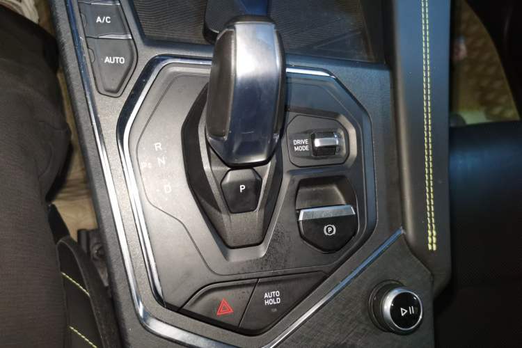 Used Lynk & Co 05 2020 2.0TD Two-Wheel Drive Shine Halo Gear Lever