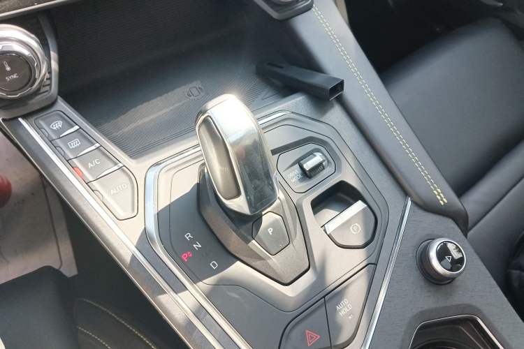 Used Lynk & Co 05 2020 2.0TD Two-Wheel Drive Zhaoyang Plus Gear Lever