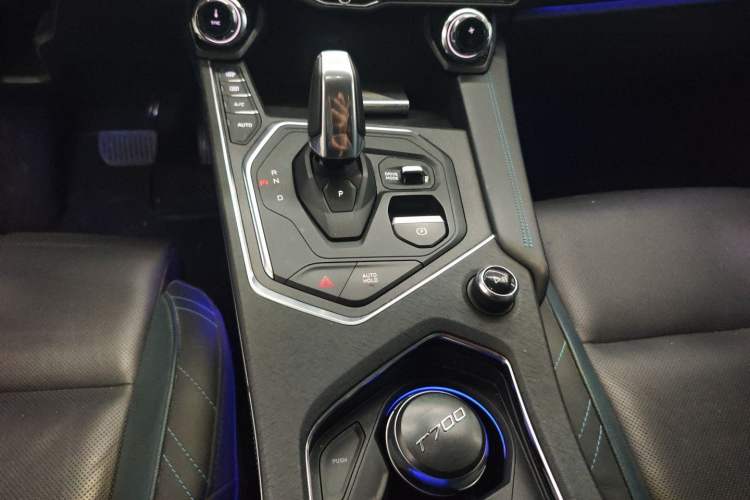 Used Lynk & Co 05 2020 2.0TD Two-Wheel Drive Shine Halo Gear Lever