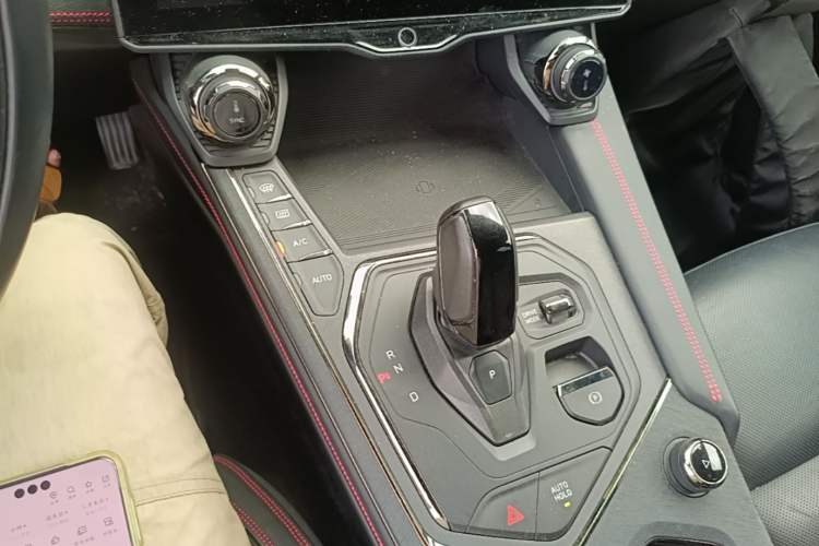 Used Lynk & Co 05 2020 2.0TD Four-Wheel Drive HypeHalo Gear Lever
