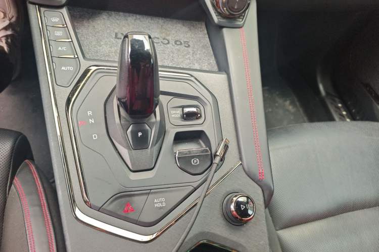 Used Lynk & Co 05 2020 2.0TD Four-Wheel Drive HypeHalo Gear Lever