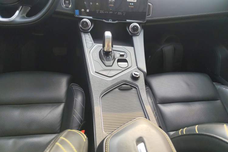 Used Lynk & Co 05 2020 2.0TD Two-Wheel Drive Shine Halo Gear Lever