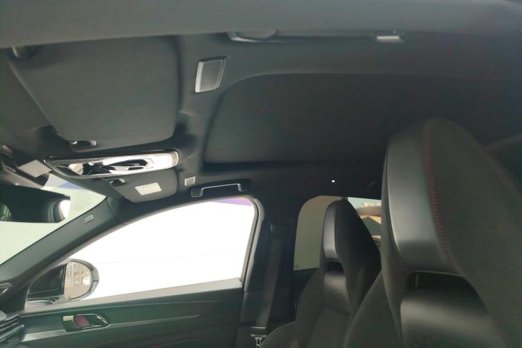 Used Lynk & Co 05 2020 2.0TD Four-Wheel Drive HypeHalo Headliner