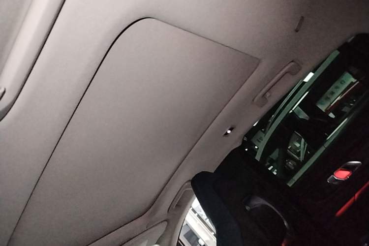 Used Lynk & Co 05 2020 2.0TD Two-Wheel Drive Shine Halo Headliner