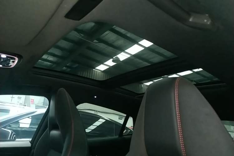 Used Lynk & Co 05 2020 2.0TD Four-Wheel Drive HypeHalo Headliner