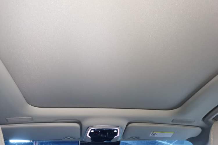 Used Lynk & Co 05 2020 2.0TD Two-Wheel Drive Shine Halo Headliner