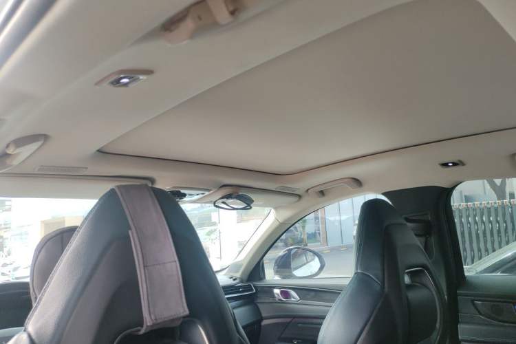 Used Lynk & Co 05 2020 2.0TD Two-Wheel Drive Shine Halo Headliner