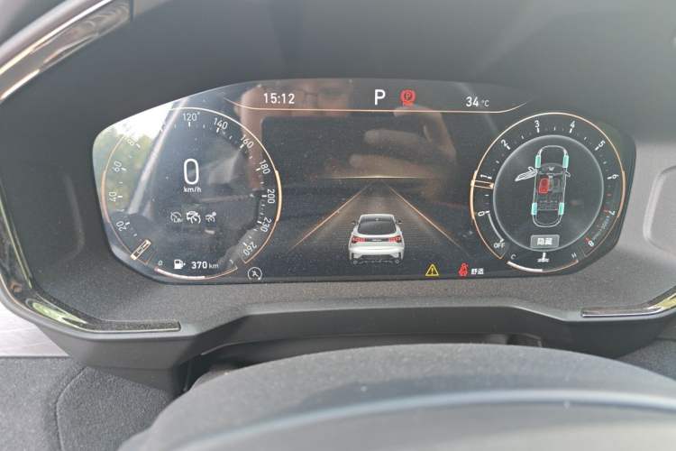 Used Lynk & Co 05 2020 2.0TD Four-Wheel Drive HypeHalo Instrument Cluster