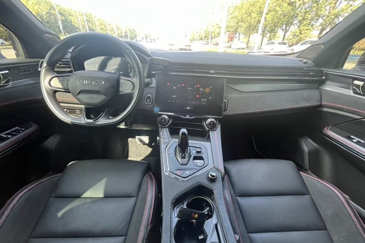 Used Lynk & Co 05 2020 2.0TD Four-Wheel Drive HypeHalo Interior 1