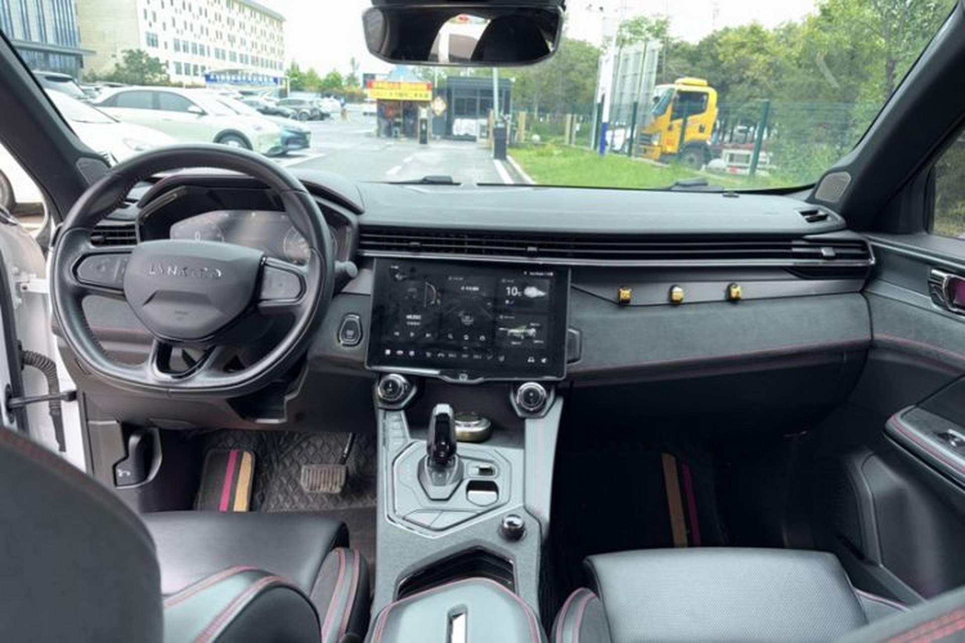 Used Lynk & Co 05 2020 2.0TD Four-Wheel Drive HypeHalo Interior 1