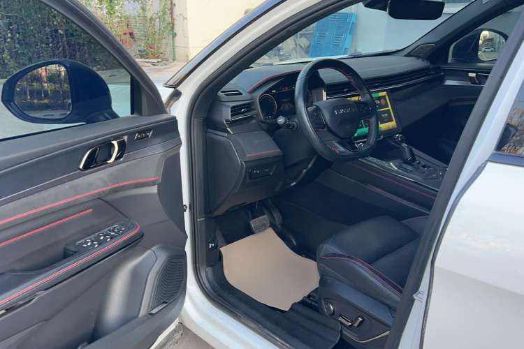 Used Lynk & Co 05 2020 2.0TD Four-Wheel Drive HypeHalo Interior 2