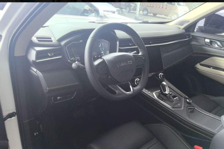 Used Lynk & Co 05 2020 2.0TD Two-Wheel Drive Zhaoyang Plus Interior 2