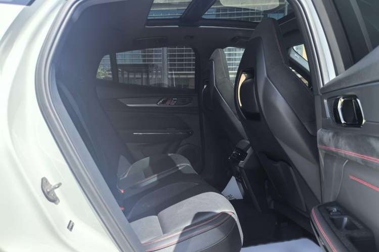 Used Lynk & Co 05 2020 2.0TD Four-Wheel Drive HypeHalo Interior 3