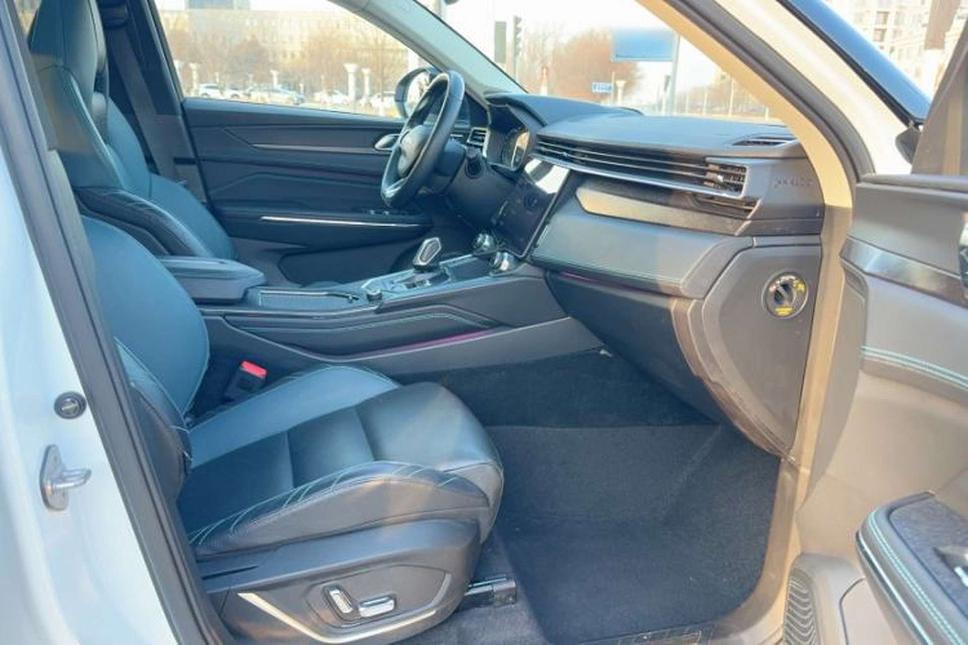 Used Lynk & Co 05 2020 2.0TD Two-Wheel Drive Shine Halo Interior 4
