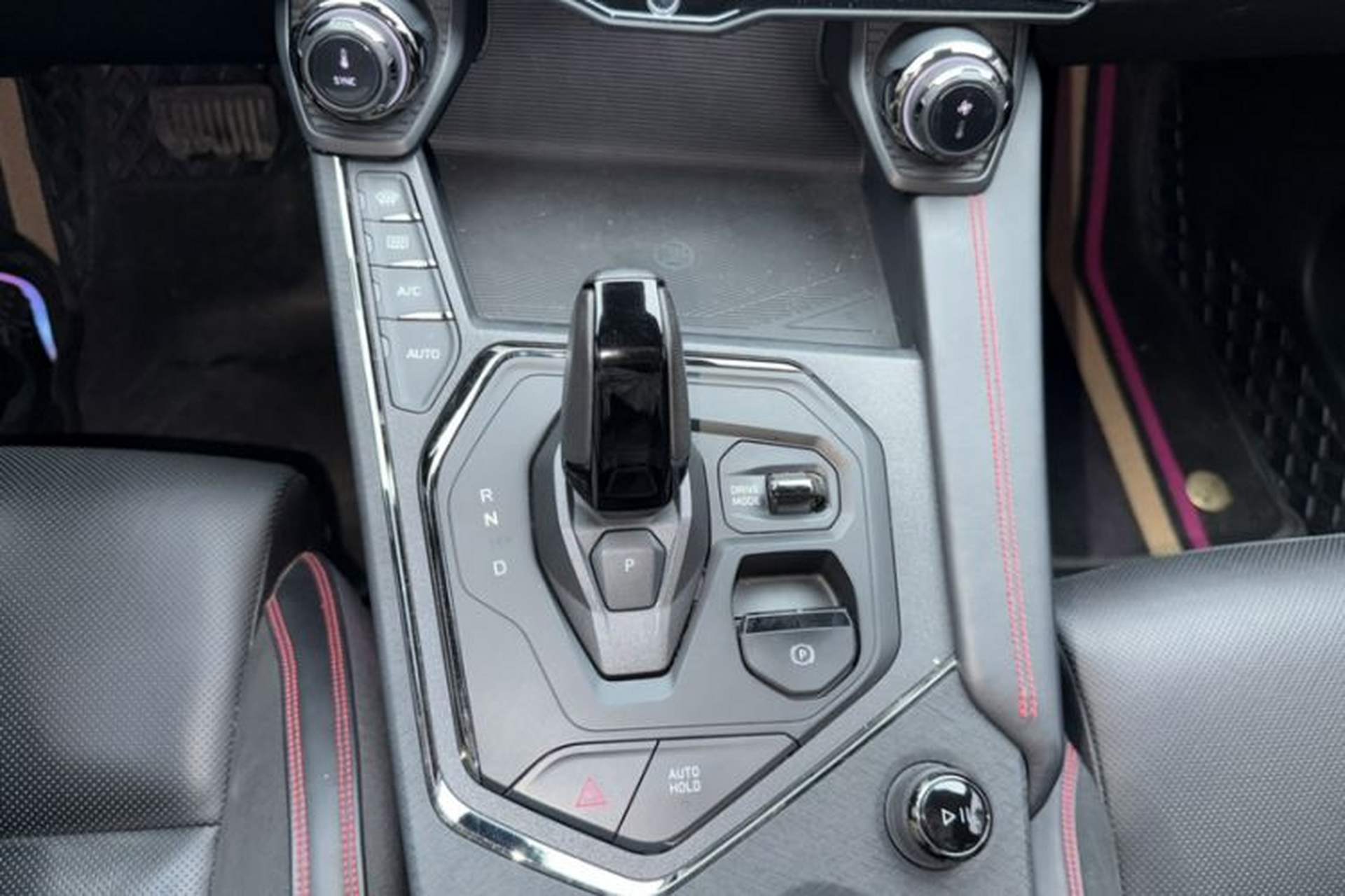Used Lynk & Co 05 2020 2.0TD Four-Wheel Drive HypeHalo Interior 4