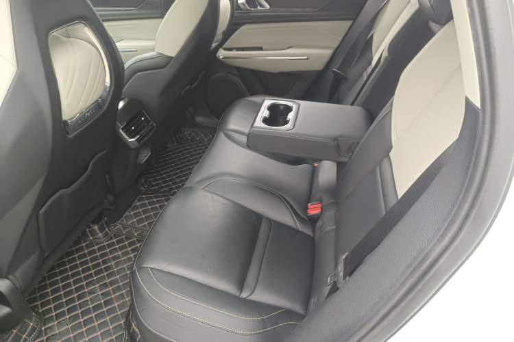 Used Lynk & Co 05 2020 2.0TD Two-Wheel Drive Zhaoyang Plus Interior 4