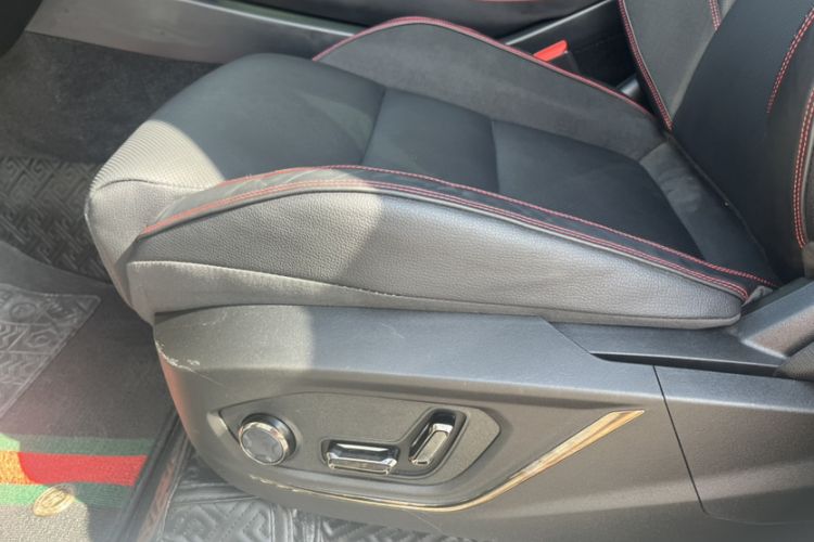 Used Lynk & Co 05 2020 2.0TD Four-Wheel Drive HypeHalo Interior 5