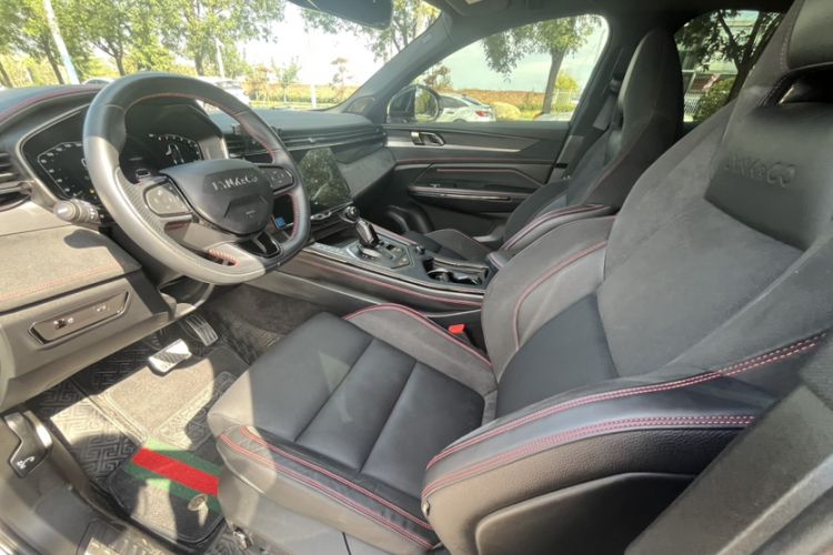 Used Lynk & Co 05 2020 2.0TD Four-Wheel Drive HypeHalo Interior 6