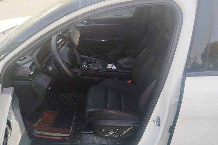 Used Lynk & Co 05 2020 2.0TD Four-Wheel Drive HypeHalo Left Front Seat