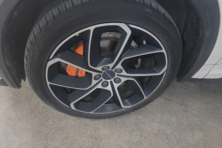 Used Lynk & Co 05 2020 2.0TD Two-Wheel Drive Shine Halo Left Front Wheel Hub