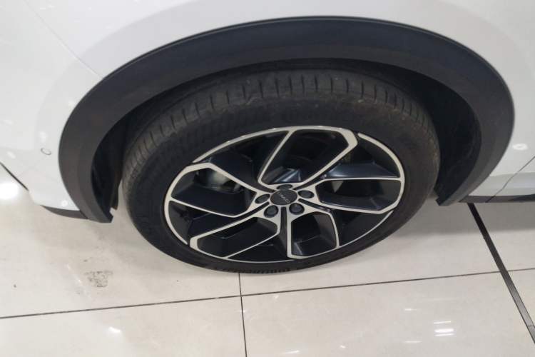 Used Lynk & Co 05 2020 2.0TD Two-Wheel Drive Shine Halo Left Front Wheel Hub