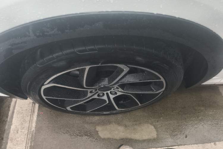 Used Lynk & Co 05 2020 2.0TD Two-Wheel Drive Shine Halo Left Front Wheel Hub