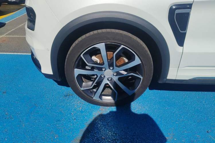 Used Lynk & Co 05 2020 2.0TD Four-Wheel Drive HypeHalo Left Front Wheel Hub