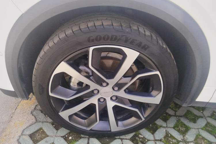 Used Lynk & Co 05 2020 2.0TD Four-Wheel Drive HypeHalo Left Front Wheel Hub