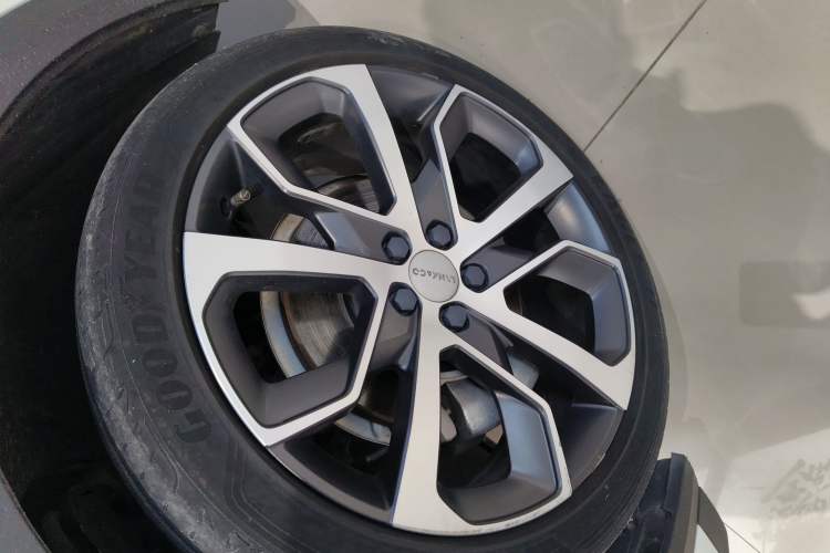 Used Lynk & Co 05 2020 2.0TD Four-Wheel Drive HypeHalo Left Front Wheel Hub