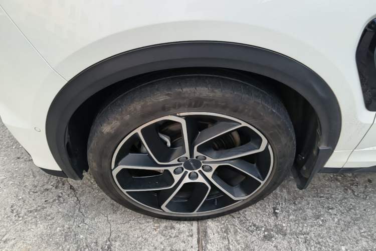 Used Lynk & Co 05 2020 2.0TD Two-Wheel Drive Shine Halo Left Front Wheel Hub