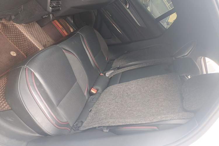 Used Lynk & Co 05 2020 2.0TD Four-Wheel Drive HypeHalo Left Rear Seat