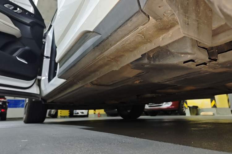 Used Lynk & Co 05 2020 2.0TD Two-Wheel Drive Shine Halo Left Side Sill