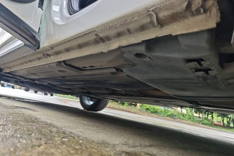 Used Lynk & Co 05 2020 2.0TD Two-Wheel Drive Shine Halo Left Side Sill