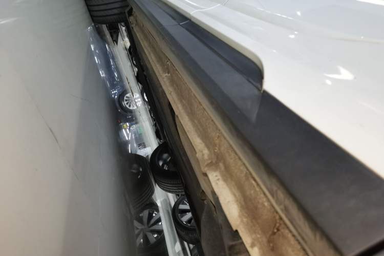 Used Lynk & Co 05 2020 2.0TD Two-Wheel Drive Shine Halo Left Side Sill