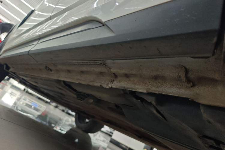 Used Lynk & Co 05 2020 2.0TD Two-Wheel Drive Shine Halo Left Side Sill