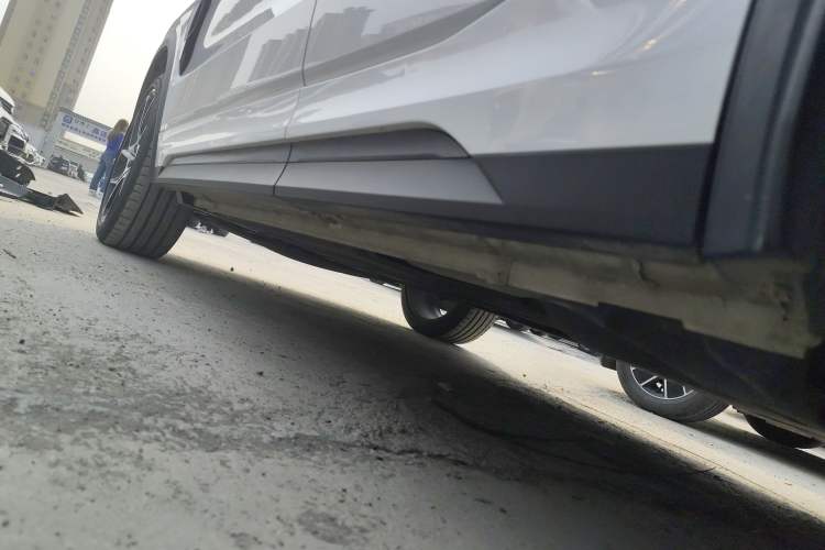 Used Lynk & Co 05 2020 2.0TD Two-Wheel Drive Shine Halo Left Side Sill