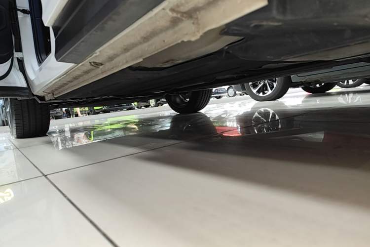 Used Lynk & Co 05 2020 2.0TD Two-Wheel Drive Shine Halo Left Side Sill